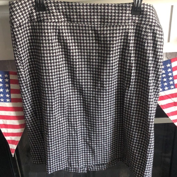 Black houndstooth skirt - Picture 2 of 3